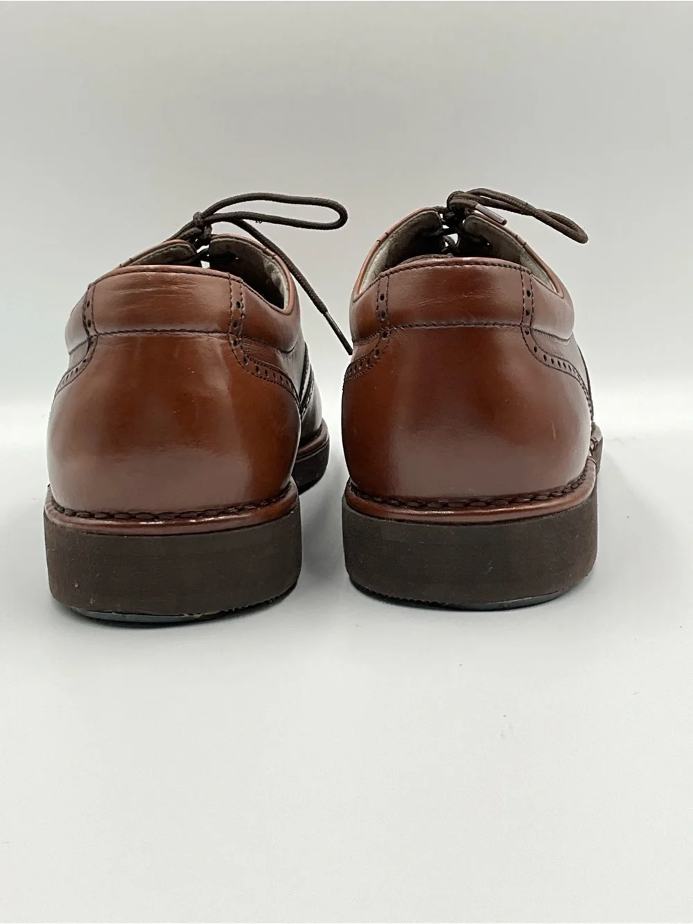 Rockport Vibram Oxford Size 9D Brown Brogue Leather Wingtip Oxfords